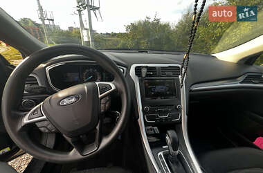Седан Ford Fusion 2015 в 
