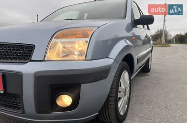 Хэтчбек Ford Fusion 2006 в 