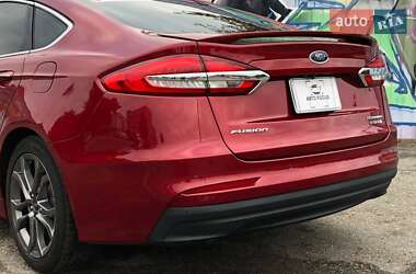 Седан Ford Fusion 2019 в 