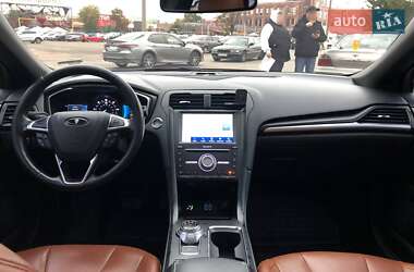 Седан Ford Fusion 2019 в 