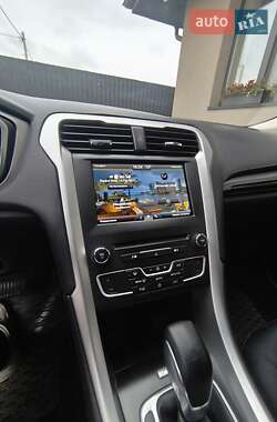 Седан Ford Fusion 2016 в 