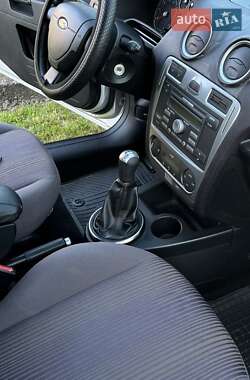 Хэтчбек Ford Fusion 2007 в 