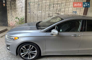 Седан Ford Fusion 2019 в 