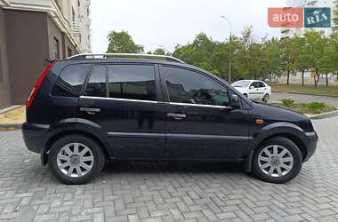 Хэтчбек Ford Fusion 2011 в 