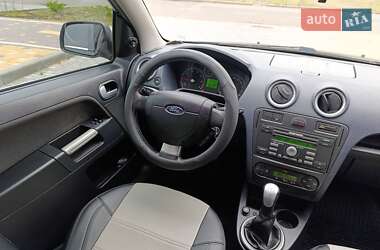 Хэтчбек Ford Fusion 2011 в 