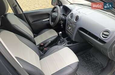 Хэтчбек Ford Fusion 2011 в 