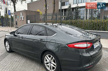 Седан Ford Fusion 2014 в 