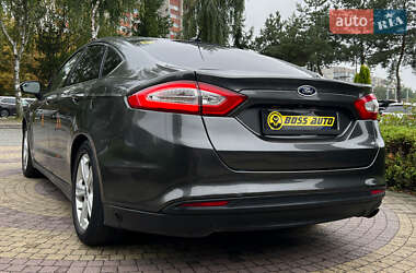 Седан Ford Fusion 2015 в 