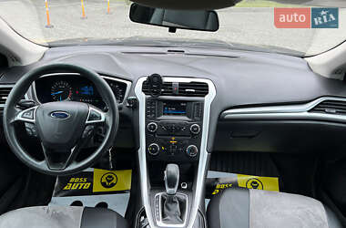 Седан Ford Fusion 2015 в 
