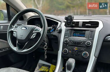 Седан Ford Fusion 2015 в 