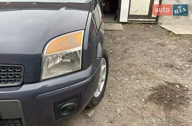 Хэтчбек Ford Fusion 2011 в 