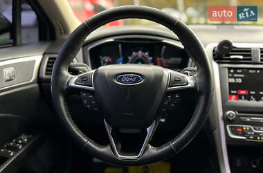 Седан Ford Fusion 2018 в 