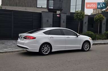 Седан Ford Fusion 2017 в 