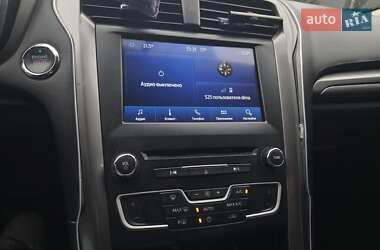 Седан Ford Fusion 2017 в 