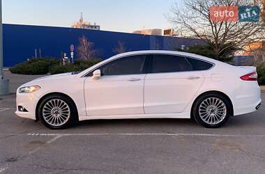 Седан Ford Fusion 2015 в  фото 4 Седан Ford Fusion 2015 в