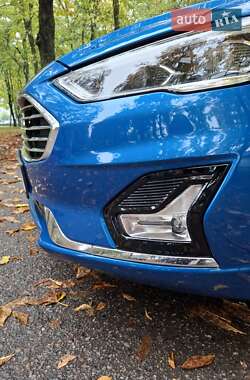 Седан Ford Fusion 2018 в 