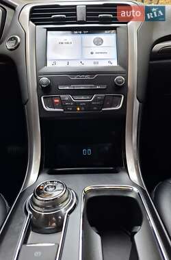 Седан Ford Fusion 2018 в 