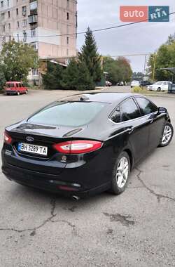Седан Ford Fusion 2013 в 
