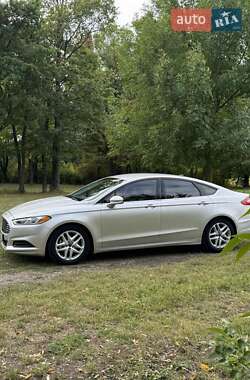 Седан Ford Fusion 2015 в 