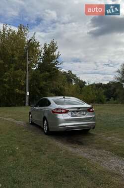 Седан Ford Fusion 2015 в 