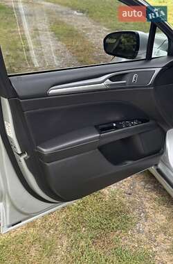 Седан Ford Fusion 2015 в 