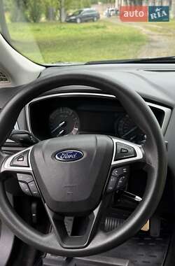 Седан Ford Fusion 2015 в 