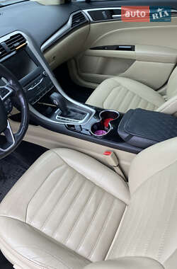 Седан Ford Fusion 2014 в 