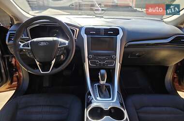 Седан Ford Fusion 2016 в 
