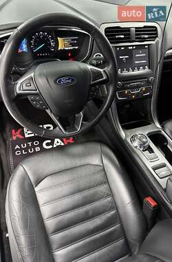 Седан Ford Fusion 2017 в 