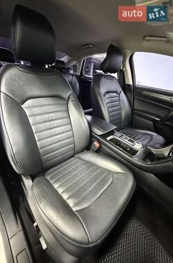 Седан Ford Fusion 2017 в 
