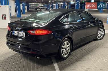 Седан Ford Fusion 2016 в 