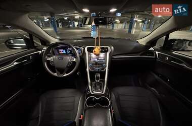 Седан Ford Fusion 2016 в 