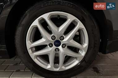 Седан Ford Fusion 2016 в 