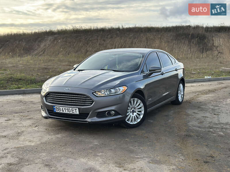 Седан Ford Fusion 2013 в 