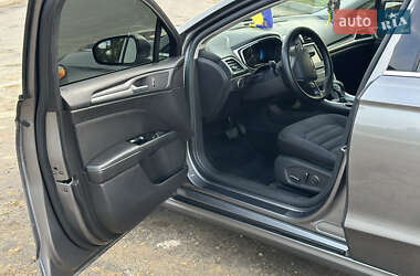 Седан Ford Fusion 2013 в 