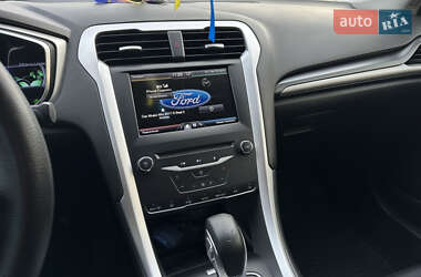 Седан Ford Fusion 2013 в 