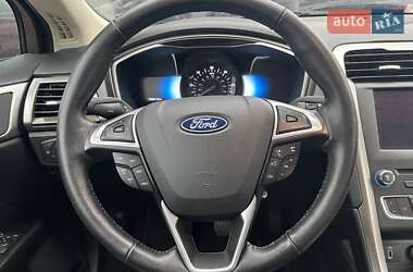 Седан Ford Fusion 2016 в 