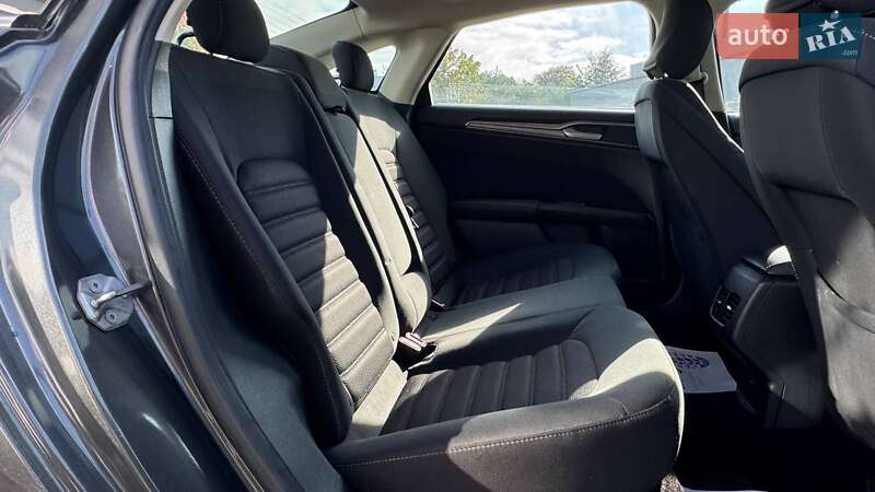 Седан Ford Fusion 2016 в Львові