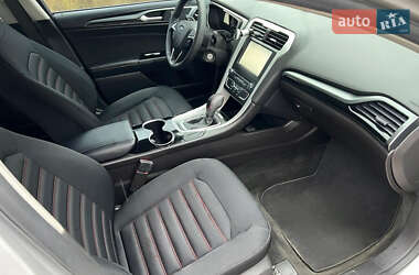 Седан Ford Fusion 2015 в 