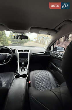 Седан Ford Fusion 2015 в 