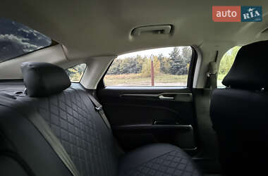 Седан Ford Fusion 2015 в 