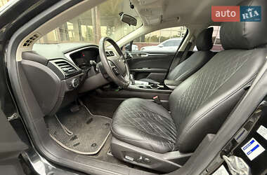 Седан Ford Fusion 2015 в 