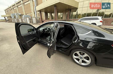 Седан Ford Fusion 2015 в 