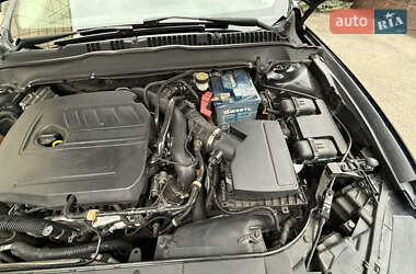 Седан Ford Fusion 2015 в 
