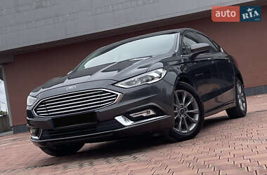 Седан Ford Fusion 2017 в 