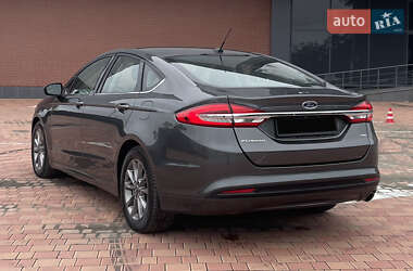 Седан Ford Fusion 2017 в 