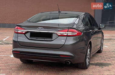 Седан Ford Fusion 2017 в 