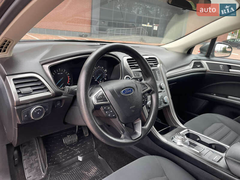 Седан Ford Fusion 2017 в Одесі