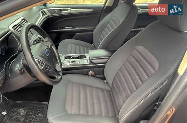 Седан Ford Fusion 2017 в 