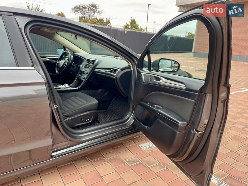Седан Ford Fusion 2017 в Одесі